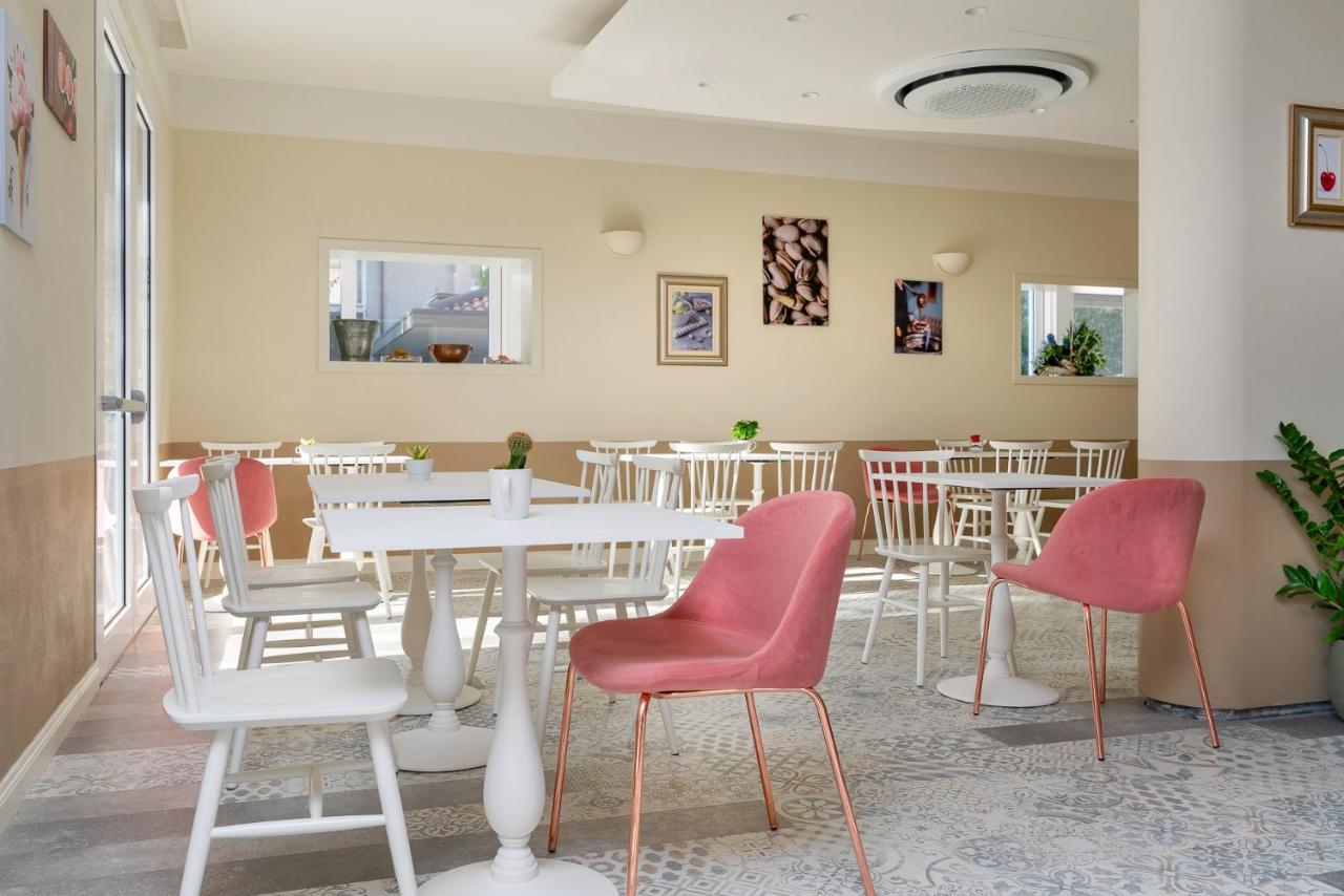 Pan Di Zenzero Icecream Hotel Rimini Kültér fotó